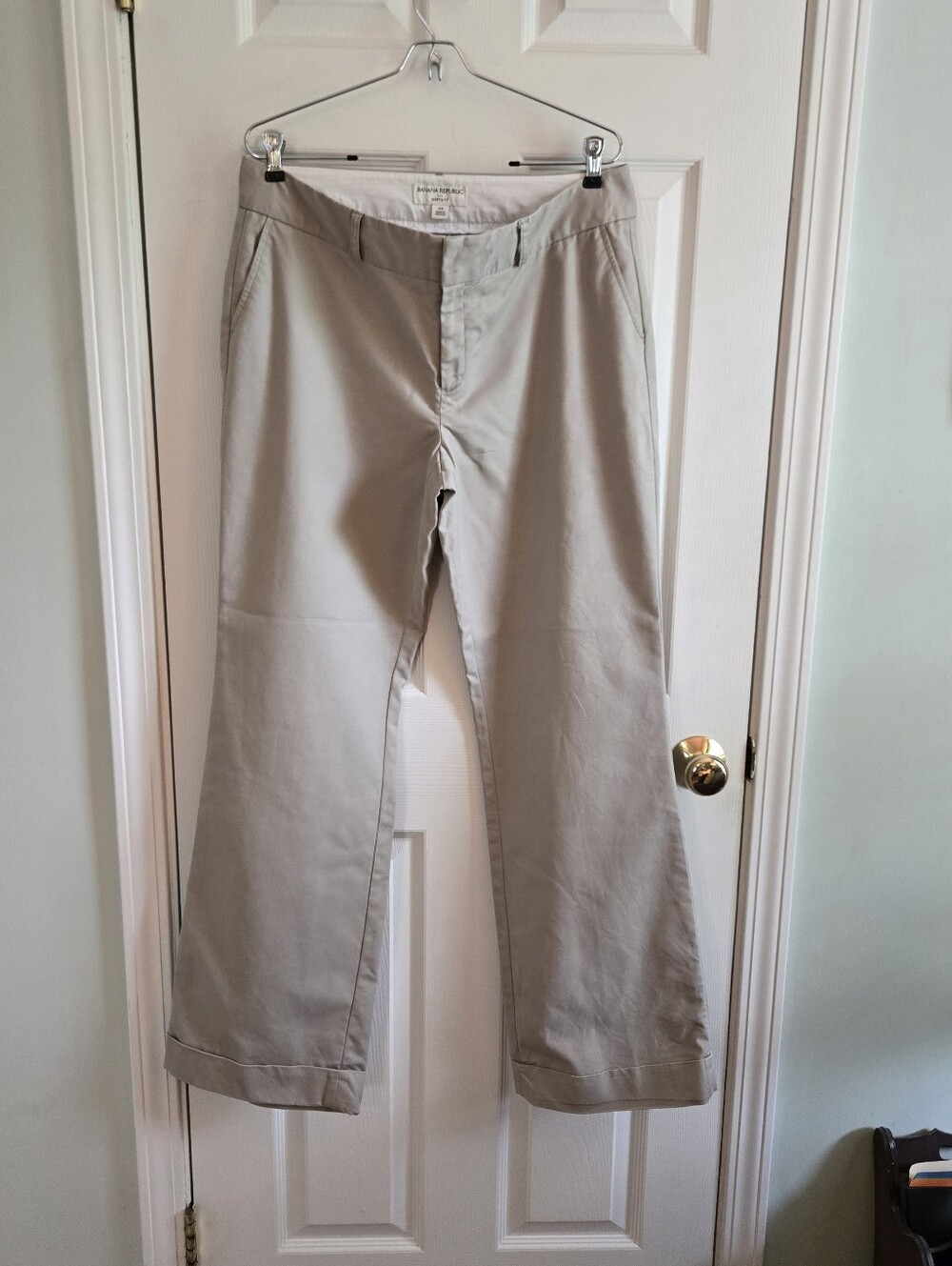 Banana Republic Womans Khaki Pants. 12 R